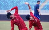 [ẢNH] HLV Park vui vẻ gặp lại thầy cũ Guus Hiddink, sẵn sàng đấu U22 Trung Quốc
