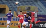 [ẢNH] CĐV Hà Nội làm gì khi không được vào sân Hàng Đẫy xem bóng đá?