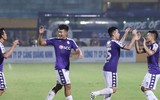 [ẢNH] CĐV Hà Nội làm gì khi không được vào sân Hàng Đẫy xem bóng đá?