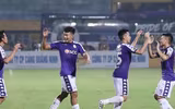 [ẢNH] CĐV Hà Nội làm gì khi không được vào sân Hàng Đẫy xem bóng đá?