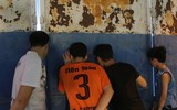 [ẢNH] CĐV Hà Nội làm gì khi không được vào sân Hàng Đẫy xem bóng đá?