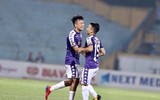 [ẢNH] CĐV Hà Nội làm gì khi không được vào sân Hàng Đẫy xem bóng đá?