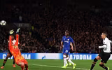 [ẢNH] ĐKVĐ Liverpool, Chelsea thua sốc vòng mở màn Champions League