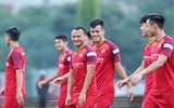 [ẢNH] Tạm thoát nỗi buồn ở Bỉ, Công Phượng vui vẻ tập cùng ĐT Việt Nam