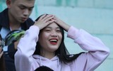 [ẢNH] Fan nữ lâng lâng hạnh phúc cùng chiến thắng của THPT Hà Đông