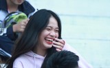 [ẢNH] Fan nữ lâng lâng hạnh phúc cùng chiến thắng của THPT Hà Đông