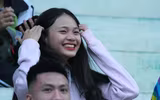 [ẢNH] Fan nữ lâng lâng hạnh phúc cùng chiến thắng của THPT Hà Đông
