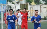 [ẢNH] CĐV Lê Văn Thiêm máu lửa phủ xanh khán đài sân Tây Hồ