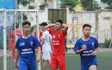 [ẢNH] CĐV Lê Văn Thiêm máu lửa phủ xanh khán đài sân Tây Hồ
