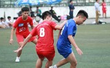 [ẢNH] CĐV Lê Văn Thiêm máu lửa phủ xanh khán đài sân Tây Hồ