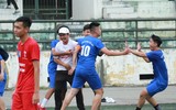 [ẢNH] CĐV Lê Văn Thiêm máu lửa phủ xanh khán đài sân Tây Hồ