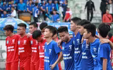 [ẢNH] CĐV Lê Văn Thiêm máu lửa phủ xanh khán đài sân Tây Hồ