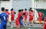 [ẢNH] CĐV Lê Văn Thiêm máu lửa phủ xanh khán đài sân Tây Hồ
