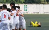 [ẢNH] Cầu thủ THPT Kim Liên bật khóc sau trận thua trước trường Vân Tảo