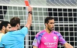 [ẢNH] Pep Guardiola buộc phải sử dụng hậu vệ làm thủ môn như thế nào?