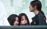 [ẢNH] CĐV nữ khóc 'cạn nước mắt' khi nhìn THPT Xuân Mai dừng bước