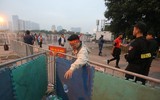 [ẢNH] Hàng rào thép gai dựng ngoài sân Mỹ Đình trước trận Việt Nam đấu UAE