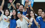[ẢNH] Vào chung kết, CĐV vỡ òa sung sướng, cầu thủ THPT Lê Văn Thiêm bật khóc