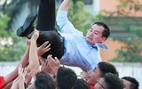 [ẢNH] Vào chung kết, CĐV vỡ òa sung sướng, cầu thủ THPT Lê Văn Thiêm bật khóc