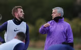 [ẢNH] Vừa đến Tottenham, Mourinho lao ngay vào công việc