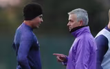 [ẢNH] Vừa đến Tottenham, Mourinho lao ngay vào công việc