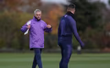 [ẢNH] Vừa đến Tottenham, Mourinho lao ngay vào công việc