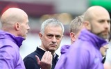 [ẢNH] Muôn sắc thái của HLV Mourinho trong màn ra mắt thắng hú vía cùng Tottenham
