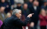 [ẢNH] Muôn sắc thái của HLV Mourinho trong màn ra mắt thắng hú vía cùng Tottenham