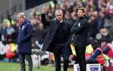 [ẢNH] Muôn sắc thái của HLV Mourinho trong màn ra mắt thắng hú vía cùng Tottenham