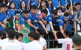 [ẢNH] THPT Lê Văn Thiêm, dù thế nào cổ động viên vẫn luôn ở bên các bạn!