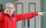 [ẢNH] Thầy Park gây sốt khi tháo kính, đánh đầu thị phạm cho học trò