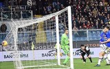 [ẢNH] Ronaldo bật cao như Iron Man, đánh đầu ghi bàn như thế nào?