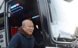 [ẢNH] HLV Park Hang-seo được chào đón như người hùng khi về thăm quê
