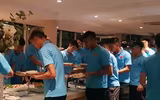Những hình ảnh đầu tiên của U23 Việt Nam sau khi đặt chân đến Thái Lan