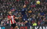 [ẢNH] Ngang nhiên xem trộm chiến thuật đối thủ, Mourinho lĩnh thẻ hy hữu