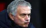 [ẢNH] Ngang nhiên xem trộm chiến thuật đối thủ, Mourinho lĩnh thẻ hy hữu