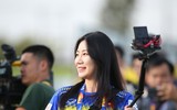 [ẢNH] Mặc áo U23 Việt Nam, nữ phóng viên Hàn Quốc xinh đẹp gây sốt