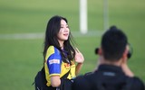 [ẢNH] Mặc áo U23 Việt Nam, nữ phóng viên Hàn Quốc xinh đẹp gây sốt