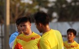 [ẢNH] U23 Việt Nam đẫm mồ hôi, quần thảo trên sân tập chờ đấu UAE