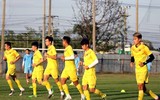 [ẢNH] U23 Việt Nam đẫm mồ hôi, quần thảo trên sân tập chờ đấu UAE