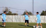 [ẢNH] U23 Việt Nam đẫm mồ hôi, quần thảo trên sân tập chờ đấu UAE