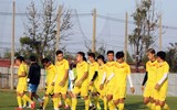 [ẢNH] U23 Việt Nam đẫm mồ hôi, quần thảo trên sân tập chờ đấu UAE