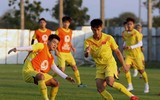 [ẢNH] U23 Việt Nam đẫm mồ hôi, quần thảo trên sân tập chờ đấu UAE