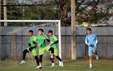 [ẢNH] U23 Việt Nam đẫm mồ hôi, quần thảo trên sân tập chờ đấu UAE