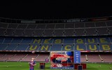 [ẢNH] Tiền đạo tân binh ra mắt Barca trong cảnh đìu hiu