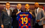 [ẢNH] Tiền đạo tân binh ra mắt Barca trong cảnh đìu hiu