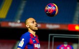[ẢNH] Tiền đạo tân binh ra mắt Barca trong cảnh đìu hiu