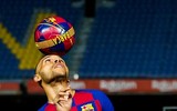 [ẢNH] Tiền đạo tân binh ra mắt Barca trong cảnh đìu hiu