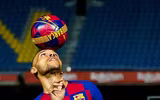 [ẢNH] Tiền đạo tân binh ra mắt Barca trong cảnh đìu hiu