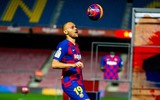 [ẢNH] Tiền đạo tân binh ra mắt Barca trong cảnh đìu hiu